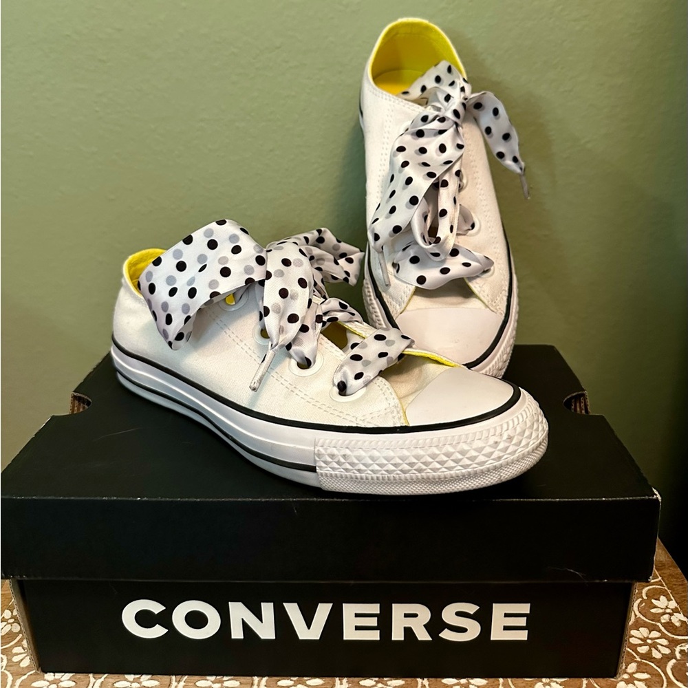 Converse White Low-Top Sneakers with Yellow Lining and Polka-Dot Laces